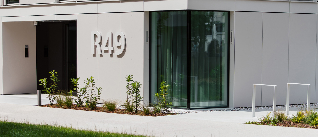 R49